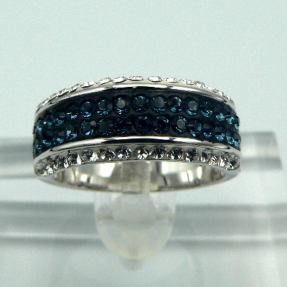 Sz 7 Genuine Blue and White Austrian Crystal Ring NWOT - Picture 1 of 5